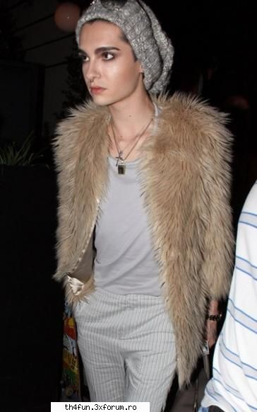 noul pierce lui bill kaulitz! omg:| langa pierce-ul care toata lumea bill kaulitz si-a etalat